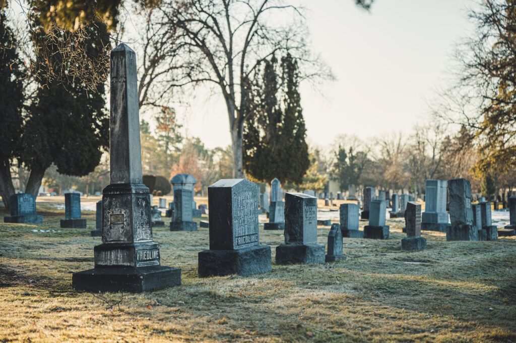 Friedhof Gräber Grabsteine Leichenschmaus Rede halten Gute Idee